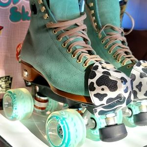 Moxi Lolly Outdoor Roller Skate Size 7